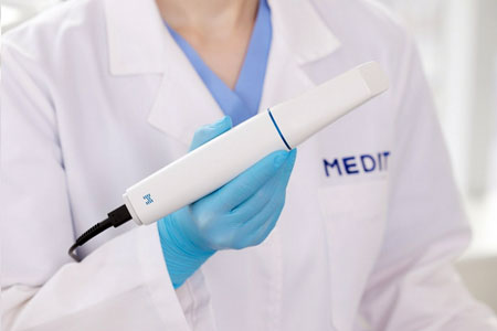 Medit Unveils i900: Revolutionizing Intraoral Scanning for Dental Clinics Globally